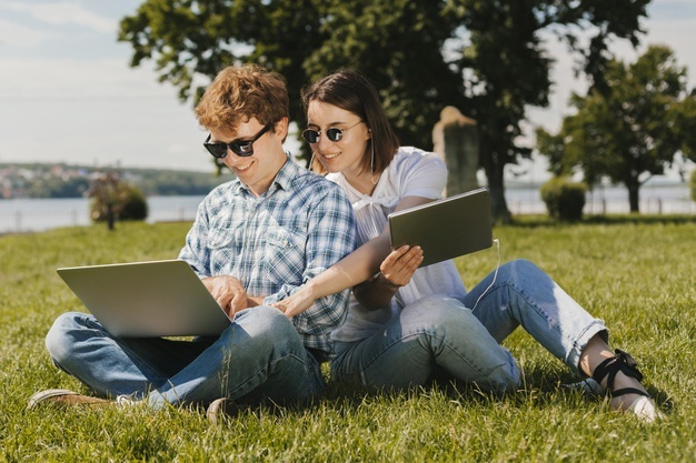 Difference Between a Tablet and a Laptop